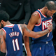 Kyrie Irving (l.) and Kevin Durant